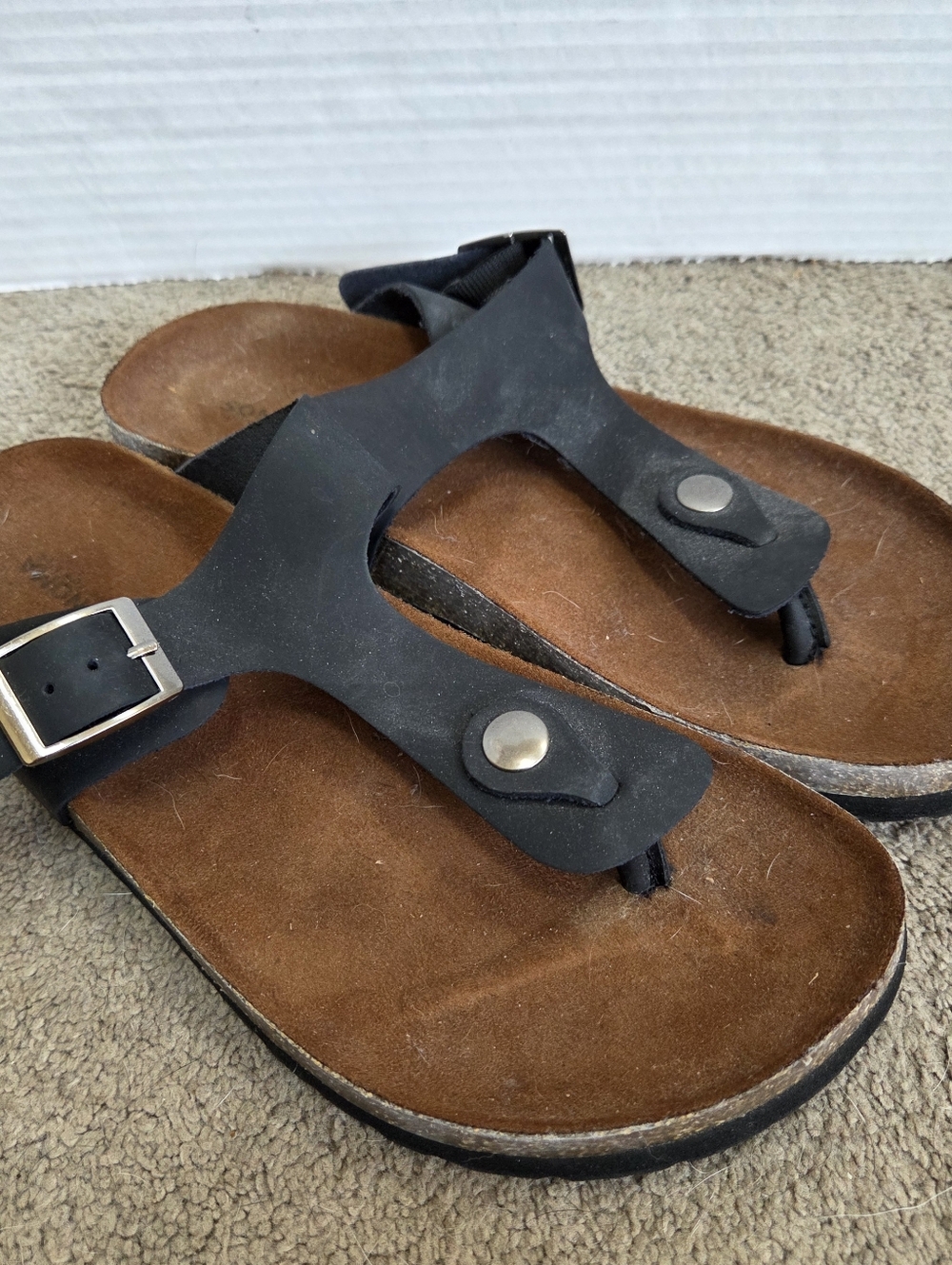 Sonoma Black Leather Toe-Post Sandals with Brown Suede Footbed Size 6